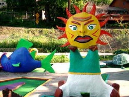 Pee Wee Golf Aztek sculpture